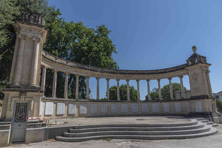 Francia - Montpellier 031 - monumento a los Hombres Caídos por Francia.jpg